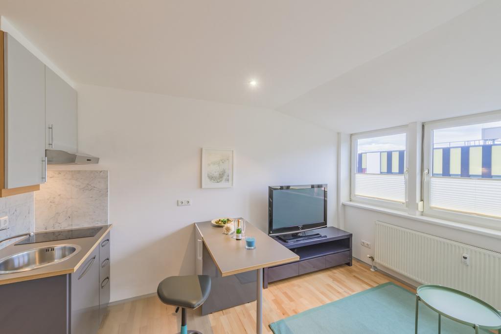 Maisonette Apartment Am Bahnhof - Adults Only Инсбрук Екстериор снимка