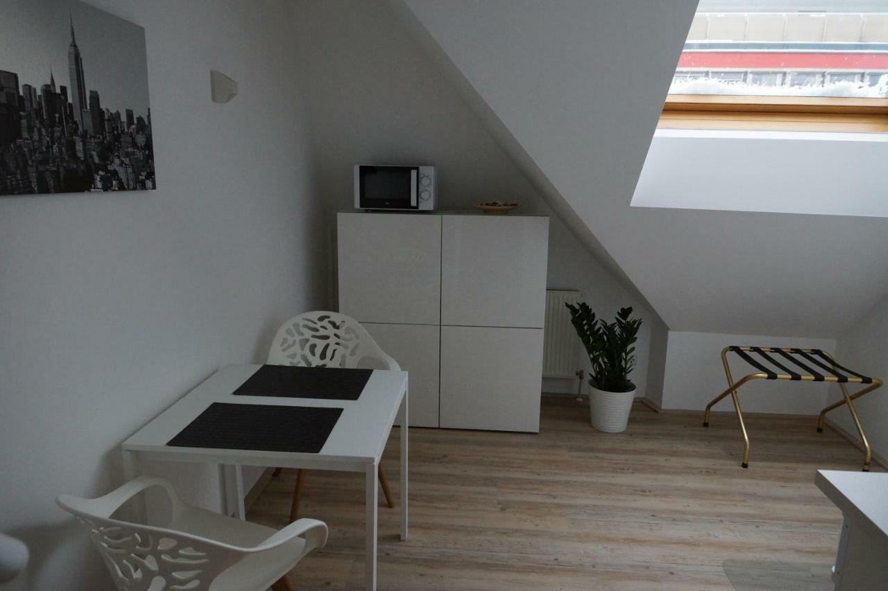 Maisonette Apartment Am Bahnhof - Adults Only Инсбрук Екстериор снимка